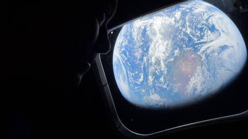 Les astronautes d'Artémis survolent la Lune