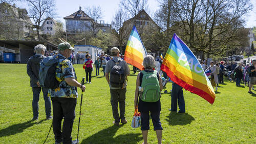 Plus de 1200 personnes à la Marche de Pâques contre la guerre