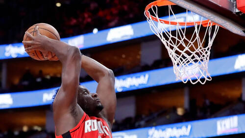 Capela à la fête face à Memphis