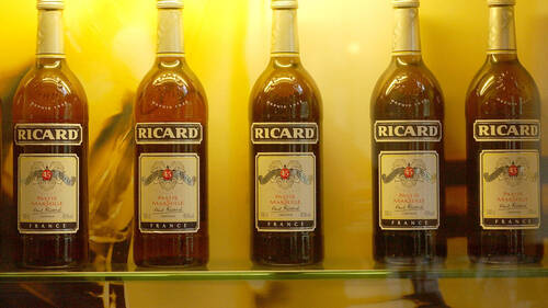 Pernod Ricard: bénéfice annuel plombé par l'Amérique et la Chine