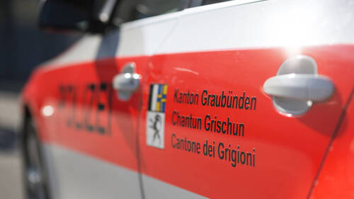 Une voiture percute un groupe scolaire aux Grisons et fait un mort