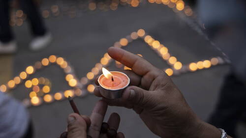 Rassemblement et veillée au Népal pour les alpinistes décédés