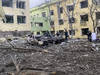 Un hôpital pour enfants détruit par des bombardements, 17 blessés