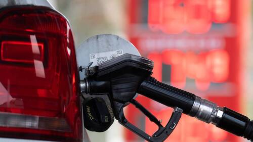 Le pétrole en chute libre avec les espoirs de paix au Moyen-Orient