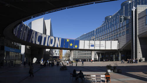 Parlement européen: une commission approuve les accords Suisse-UE