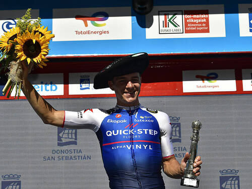 Herrada rafle la 7e étape, Evenepoel reste en rouge