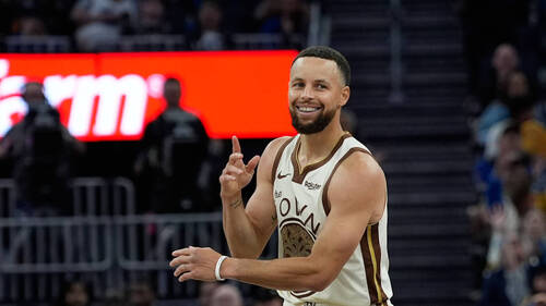 Stephen Curry prolonge avec les Warriors