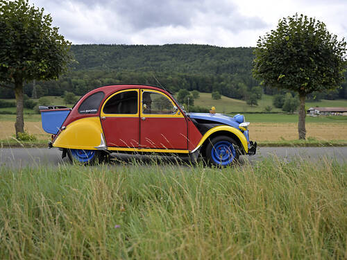 Des milliers de 2CV attendues jusqu'à dimanche dans le Jura