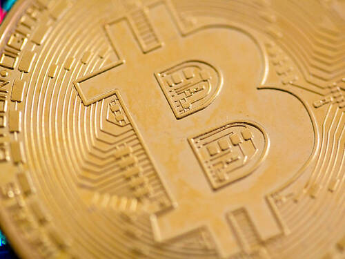 Victime de son succès, le bitcoin dévisse de plus de 5%