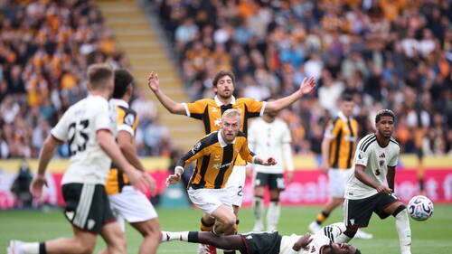 Manchester United battu d'entrée par le promu Hull City