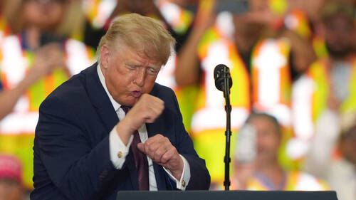Iran: Trump fustige une résolution pour le retrait des troupes