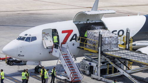 Cuba: Washington envoie un avion d'aide humanitaire