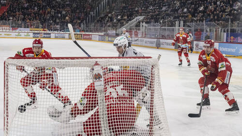 Fribourg a tenu bon à Bienne, succès pour Ajoie