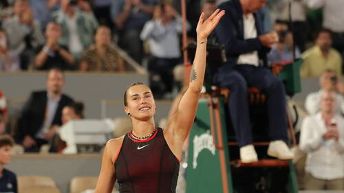 Roland-Garros: Sabalenka remporte le choc des 8es face à Osaka