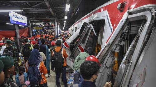 Indonésie: quatorze morts dans une collision ferroviaire