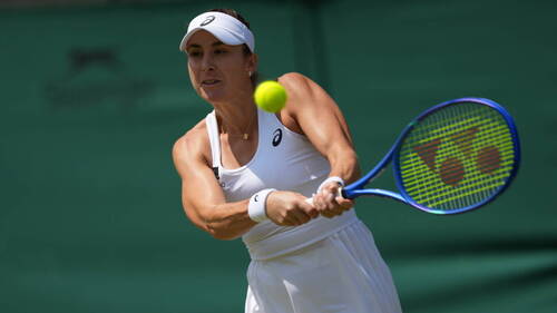 Belinda Bencic passe l'épaule difficilement