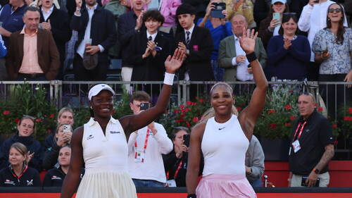 Serena Williams remporte un premier match en double pour son retour