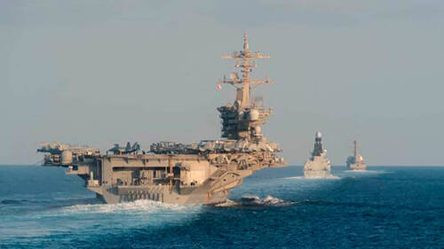 Après 9 mois en mer, le porte-avions américain Lincoln en Thaïlande