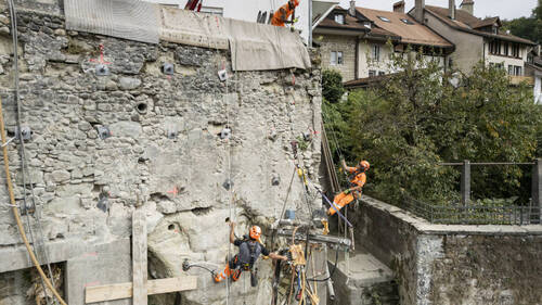 Travaux d’assainissement urgents menés sur une falaise à Fribourg