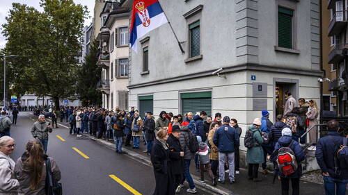 Serbie: forte mobilisation aux législatives "référendum anti-Vucic"