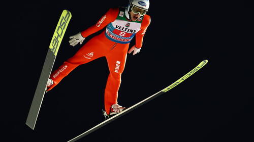 Oberstdorf: Suisses en retrait, Domen Prevc survole le concours