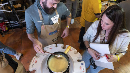 Champions du monde de la fondue titrés à Tartegnin (VD)