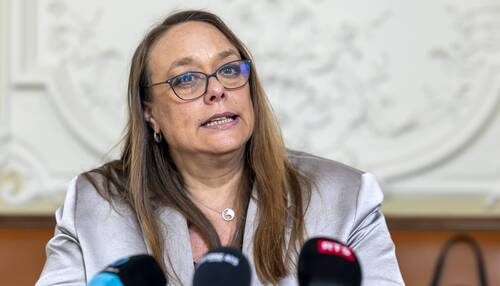 KEYPIX - Carole-Anne Kast, conseillere d'Etat genevoise, s'exprime sur l'impact genevois du sommet du G7 a Evian (France), lors d'un point presse du Conseil d'Etat consecutif a sa seance hebdomadaire, ce mercredi 13 mai 2026 a Geneve. (KEYSTONE/Salvatore Di Nolfi)