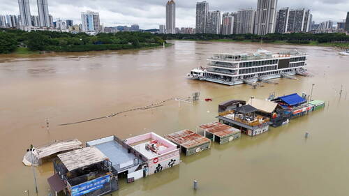 Chine: les secours en quête de sinistrés, un super-typhon menace