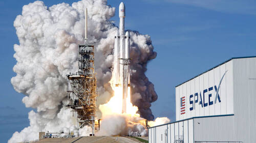 SpaceX lance sa fusée phare Falcon 9 avant son entrée en Bourse