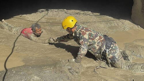 Crue: les secours recherchent des milliers de disparus