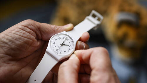A partir de dimanche, l'heure normale fait son retour en Suisse