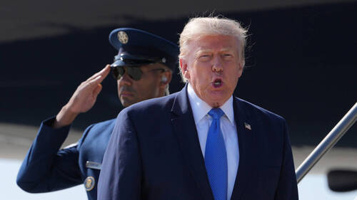 Soit Ormuz ouvre "très bientôt", soit l'Iran sera frappé, dit Trump