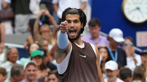 Accroché, Alcaraz se hisse en 8es à l'US Open