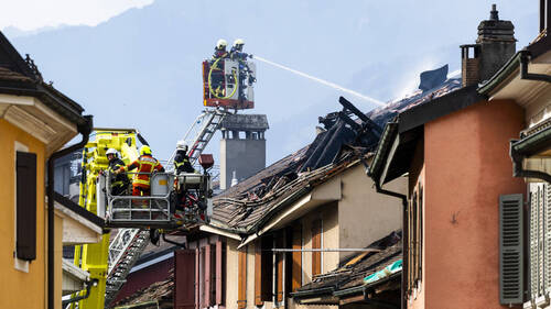 Aigle (VD): l'incendie de toitures au centre-ville est maîtrisé