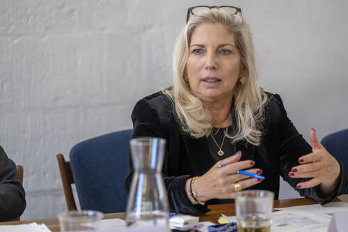 La conseillere d'Etat genevois, Nathalie Fontanet, s'exprime, sur la presentation du projet de budget 2026 de l'Etat de Geneve, lors d'une conference de presse du Conseil d'Etat genevois, ce jeudi 18 septembre 2025 a Geneve. (KEYSTONE/Martial Trezzini)