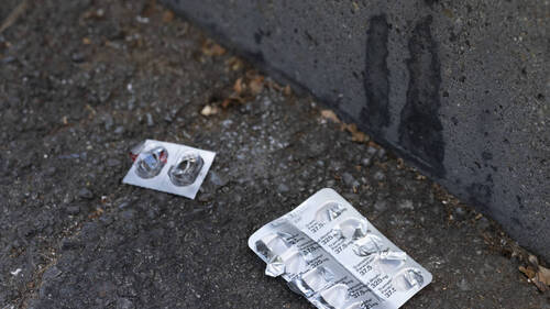 Des poubelles de couleur vive aident à combattre le littering