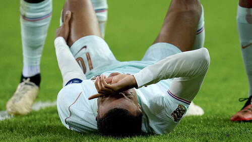 Zidane commence par une victoire, l'Italie s'incline à domicile