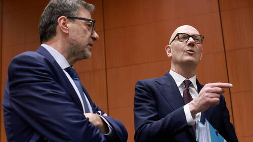 Pétrole: le G7 prêt à puiser dans les stocks stratégiques