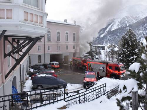 Le feu endommage un hôtel à Samedan: une personne intoxiquée