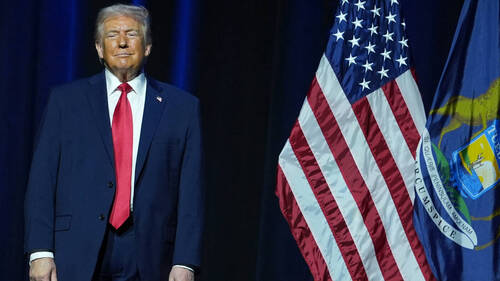 Trump, un "président le la paix" qui aime la force