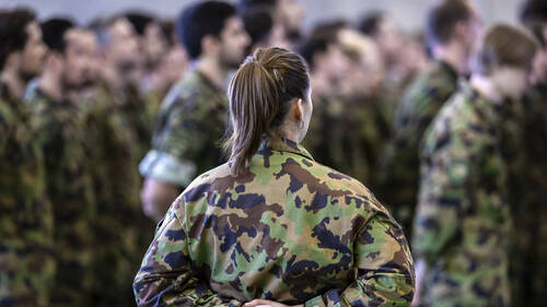 La journée d'orientation militaire pour les femmes est critiquée