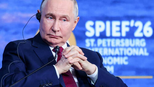 Au "Davos russe", Poutine minimise les difficultés économiques