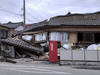 Série de puissants séismes au Japon, suivis d'un tsunami