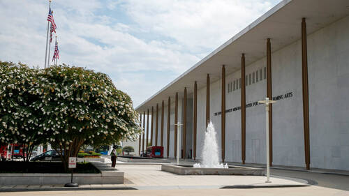 Désavoué en justice, Trump abandonne la reprise du Kennedy Center