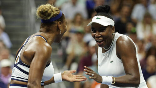 Les soeurs Williams frôlent l'exploit au 1er tour du double