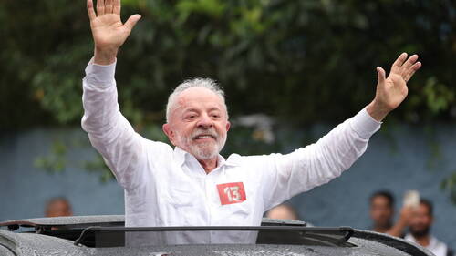 Contre toute attente, Lula décroche un quatrième mandat inédit
