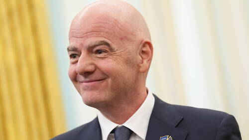 Maillots africains: le pari d'Infantino profite à des enfants