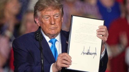 Ukraine: Trump exempte la Russie des nouvelles sanctions du Congrès