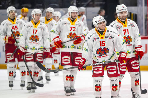 Deception des joueurs biennois lors du match de championnat suisse de hockey sur glace de National League, entre Lausanne HC et EHC Biel-Bienne le vendredi 2 octobre 2026 a la patinoire de la Vaudoise arena a Prilly-Lausanne. (KEYSTONE/Jean-Christophe Bott)