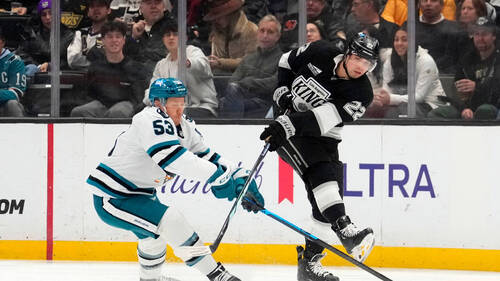 Bienne engage Jeff Skinner, 1110 matches de NHL au compteur
